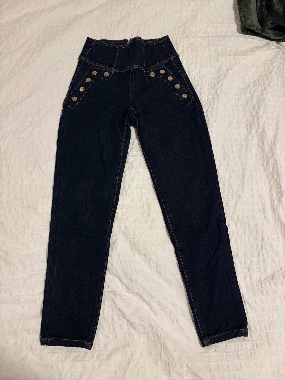 Guess High-Rise Dark Blue Jeans with Button-Trim Pockets